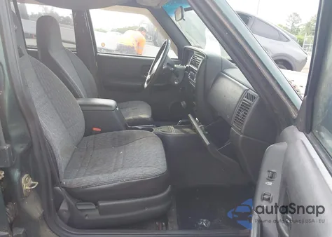 2000 Jeep Cherokee Sport from USA, damaged, VIN 1J4FF48S7YL139276